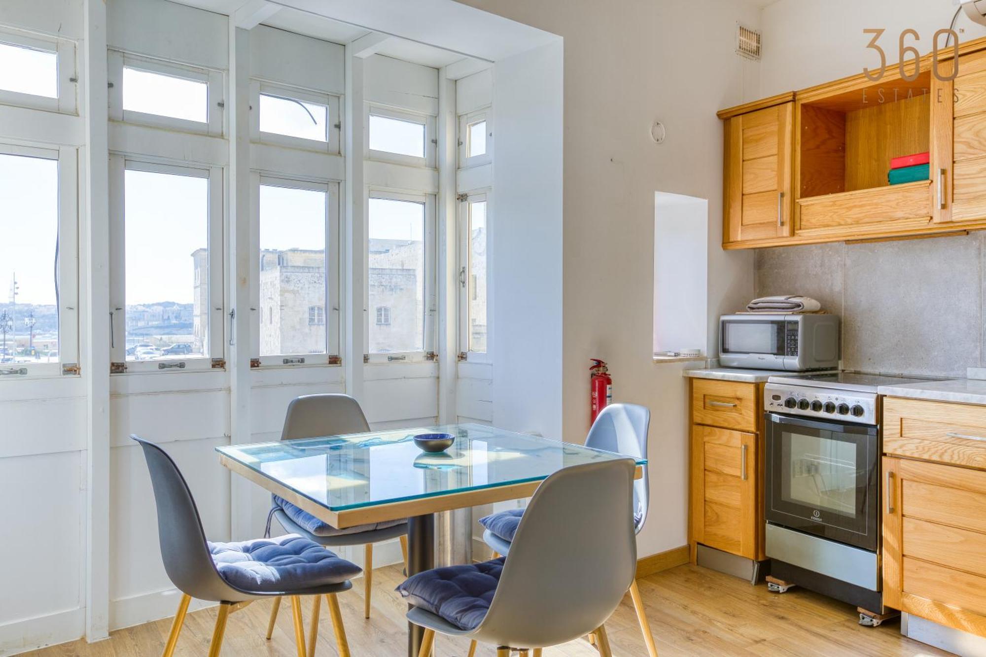 Charming Home With Sea Views & Maltese Balcony By 360 Estates فاليتا المظهر الخارجي الصورة