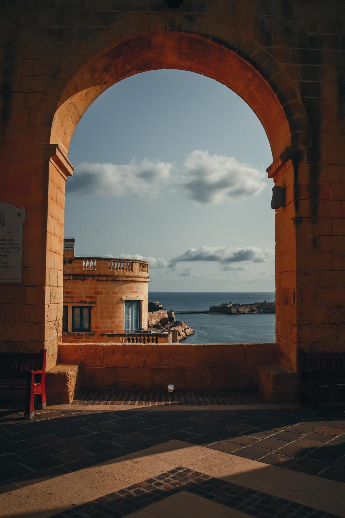 Charming Home With Sea Views & Maltese Balcony By 360 Estates فاليتا المظهر الخارجي الصورة
